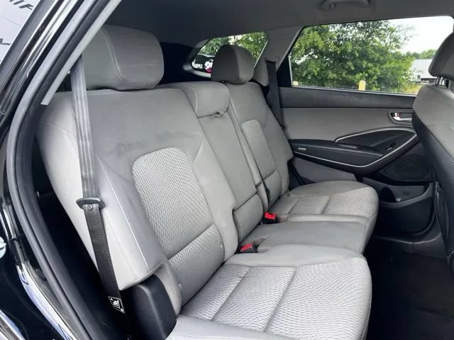 Used 2017 Hyundai Santa Fe SE AWD/4WD image 25