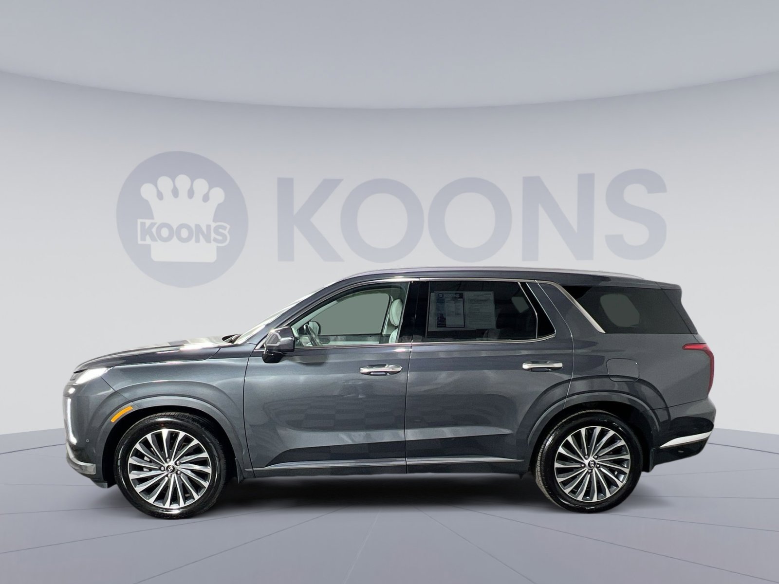 Used 2023 Hyundai Palisade Calligraphy image 2