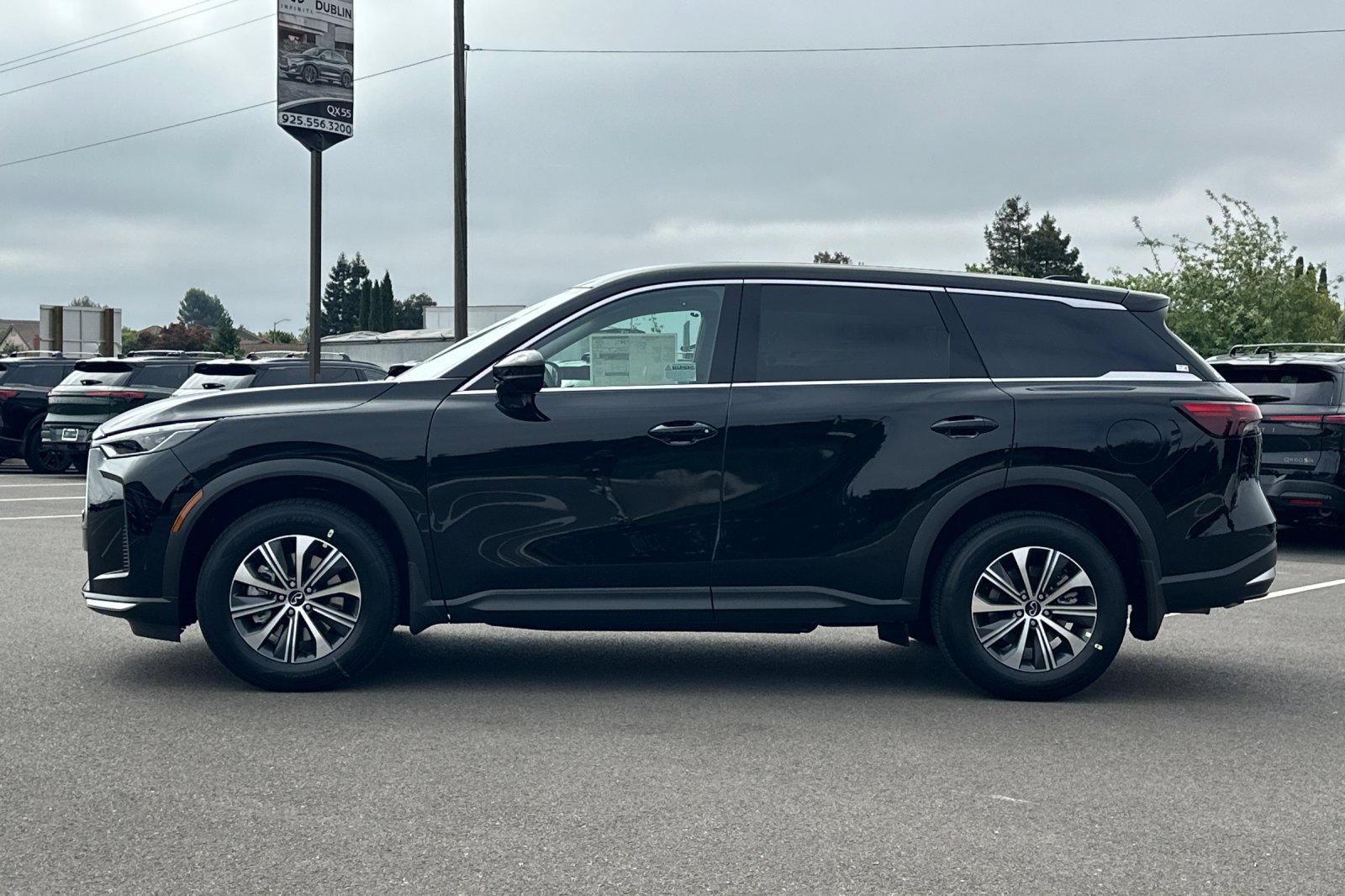 New 2027 INFINITI QX60 Pure w/ Cargo Package AWD/4WD image 2