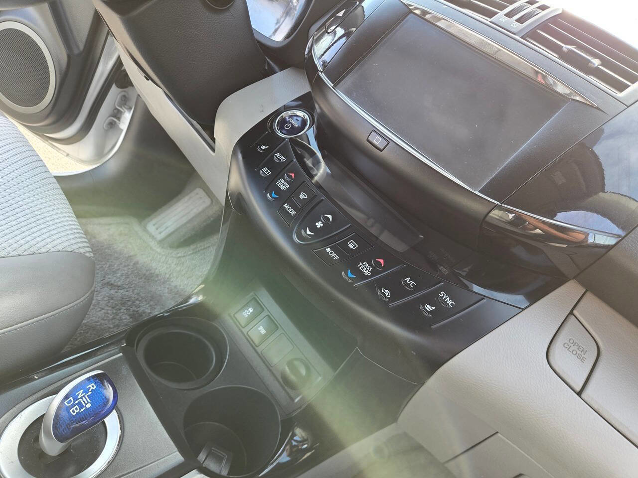 Used 2012 Toyota RAV4 EV image 36