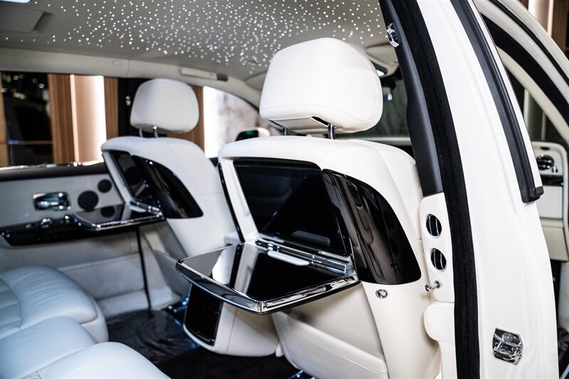 Used 2026 Rolls-Royce Phantom Sedan RWD image 18