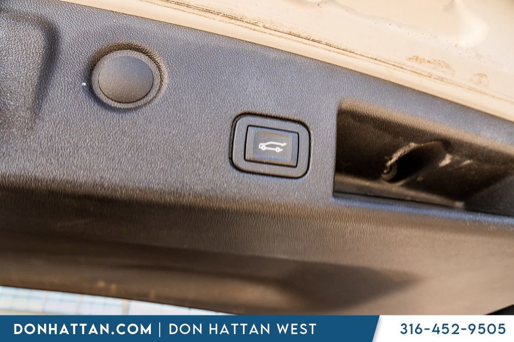 Used 2025 Volkswagen Atlas SE image 28