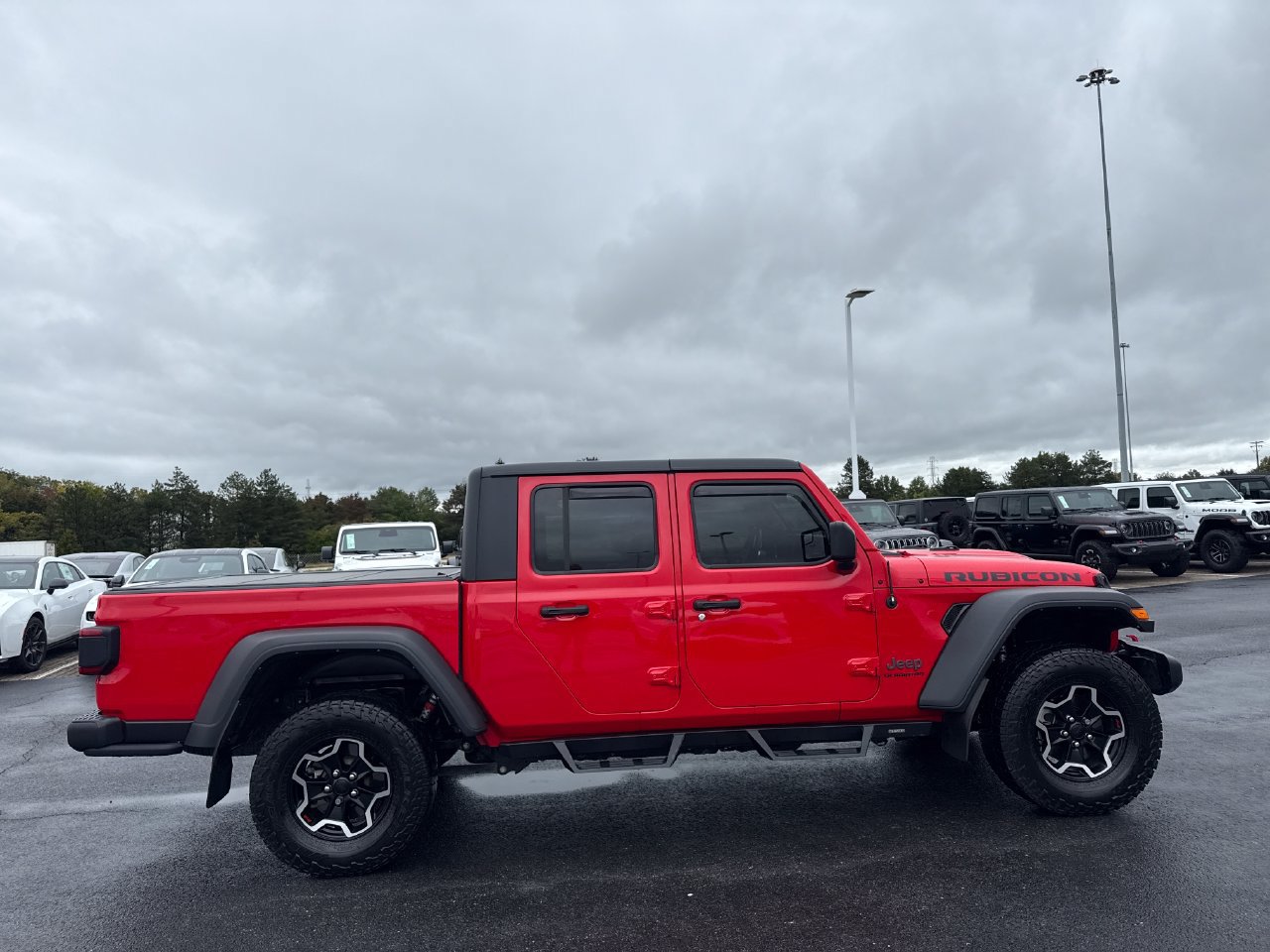 Used 2022 Jeep Gladiator Rubicon w/ LED Lighting Group AWD/4WD image 2
