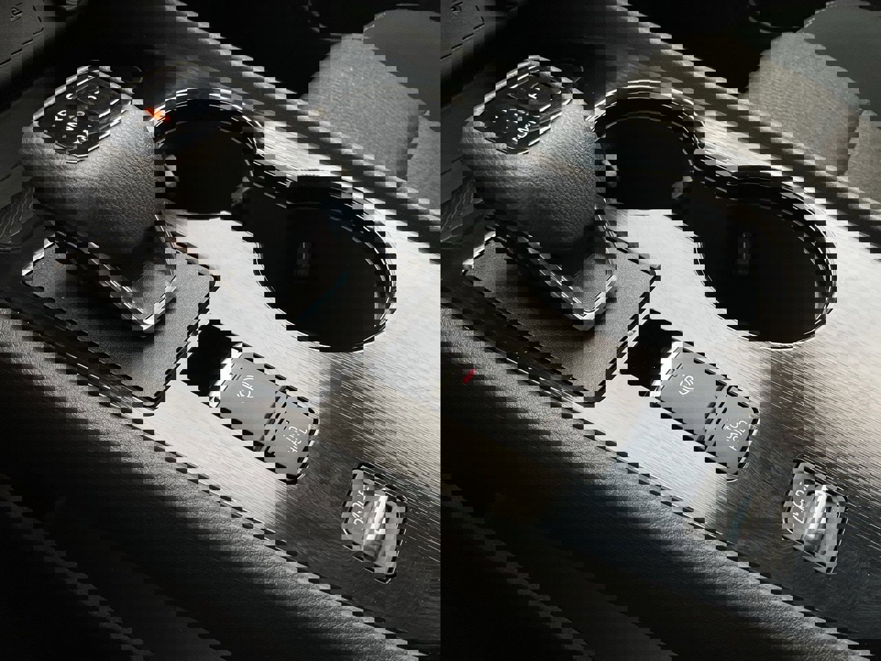 Used 2024 Nissan Rogue SV image 32