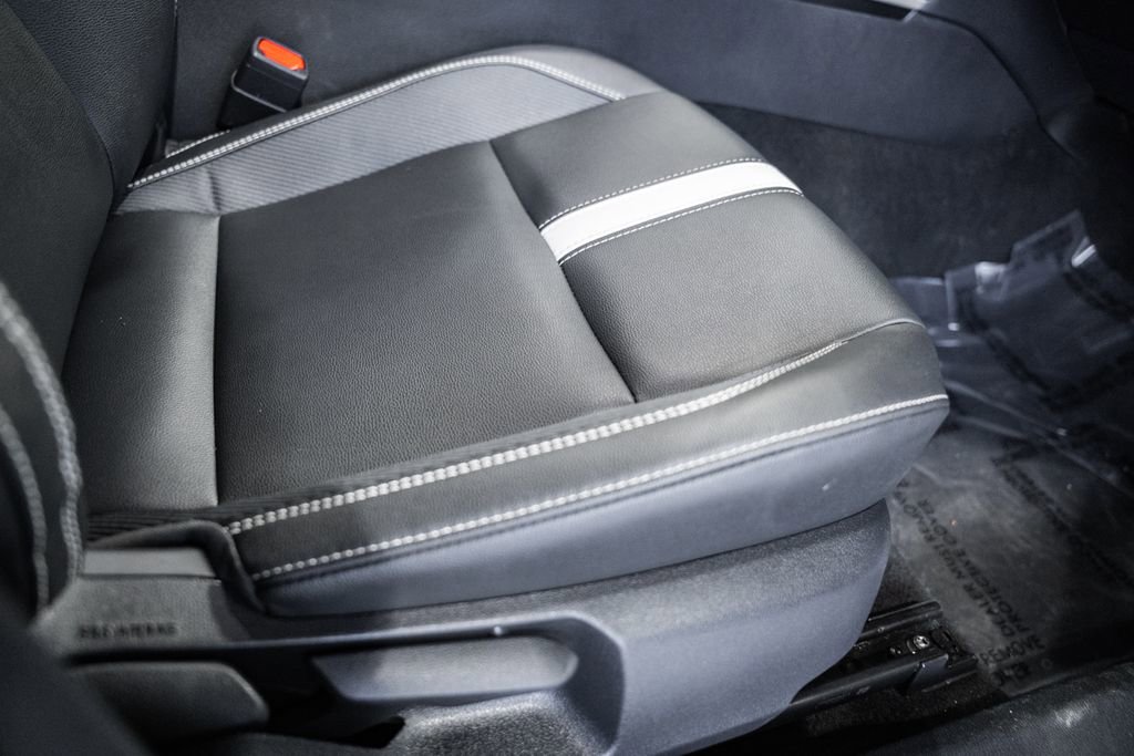 Used 2025 Toyota Camry SE FWD image 32