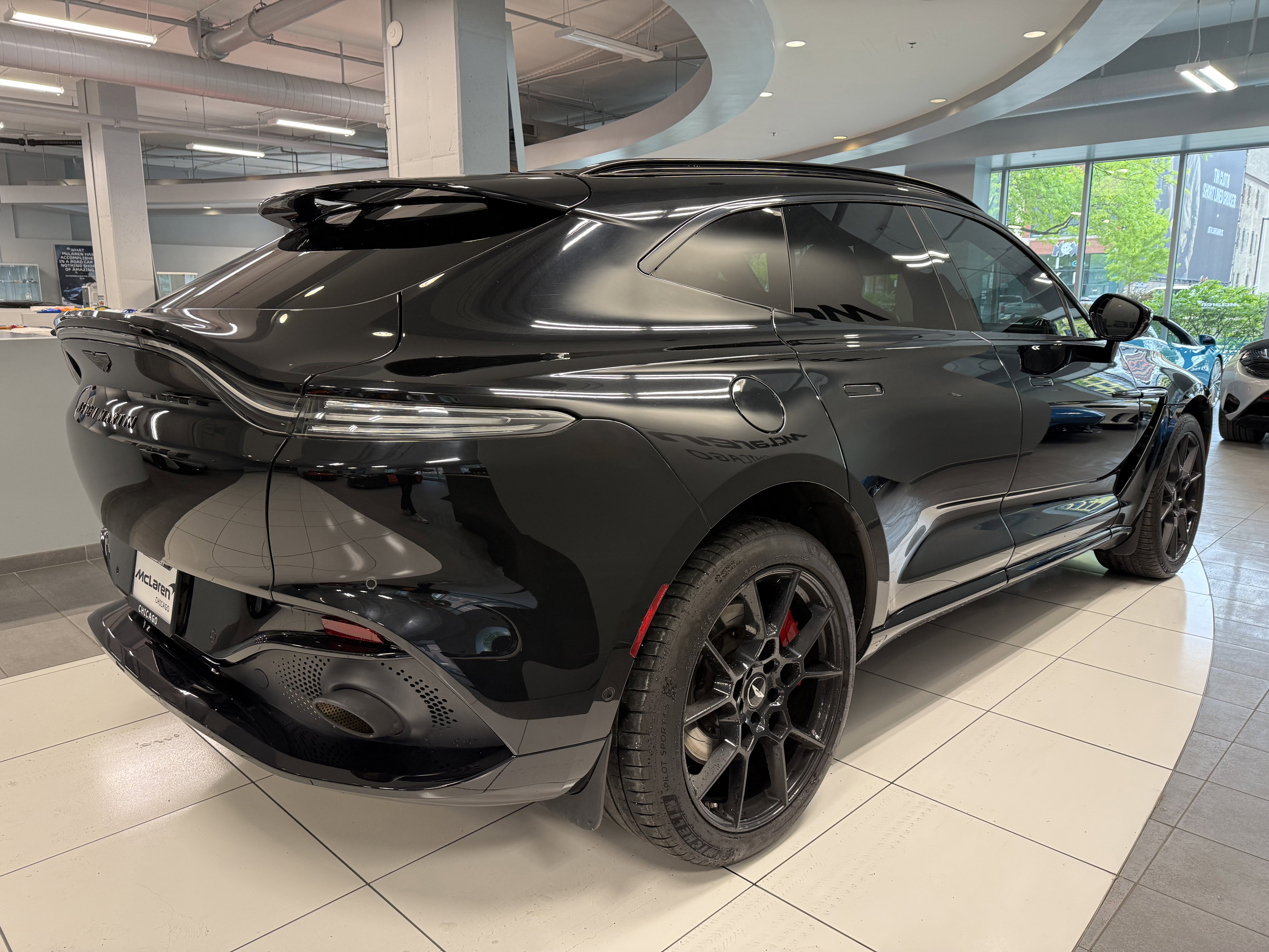 Used 2021 Aston Martin DBX AWD/4WD image 4
