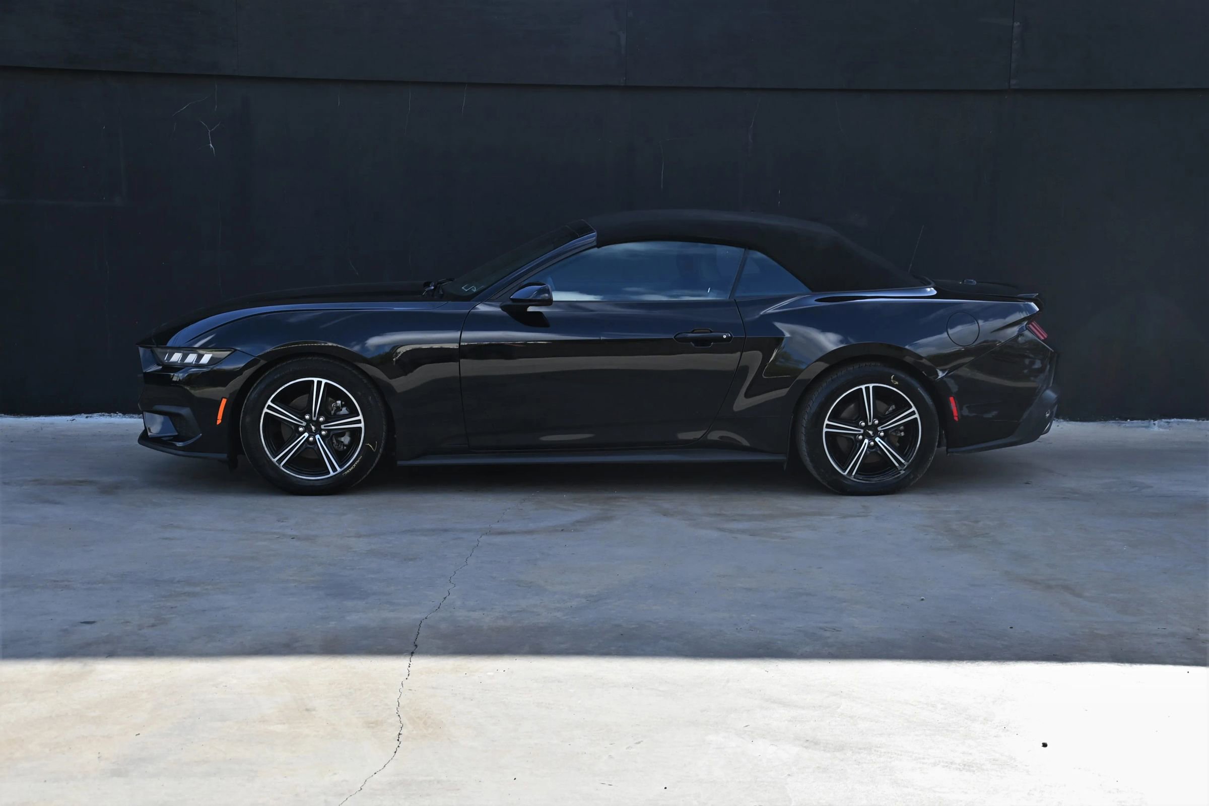 Used 2025 Ford Mustang Premium RWD image 7