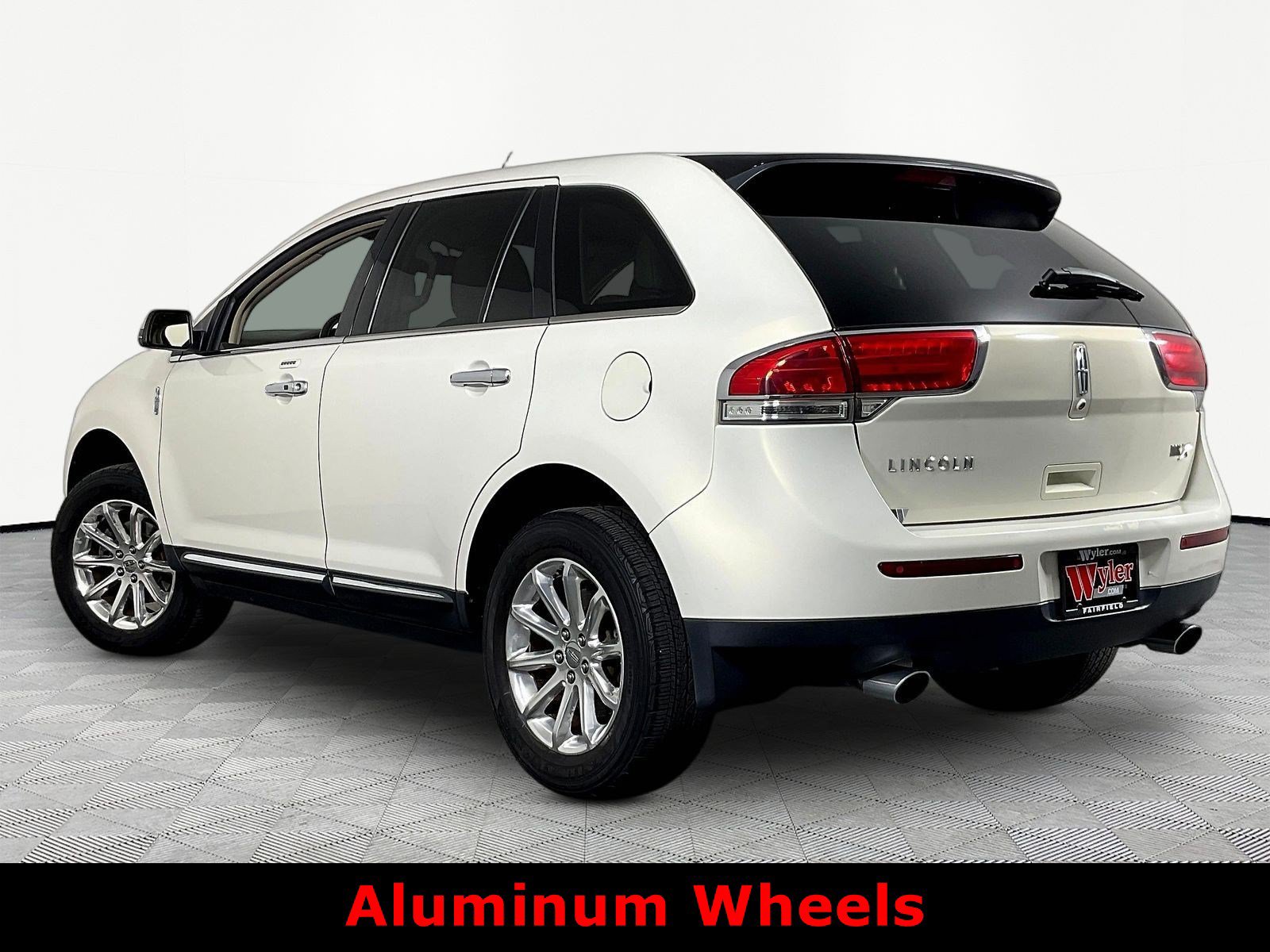 Used 2013 Lincoln MKX FWD image 4