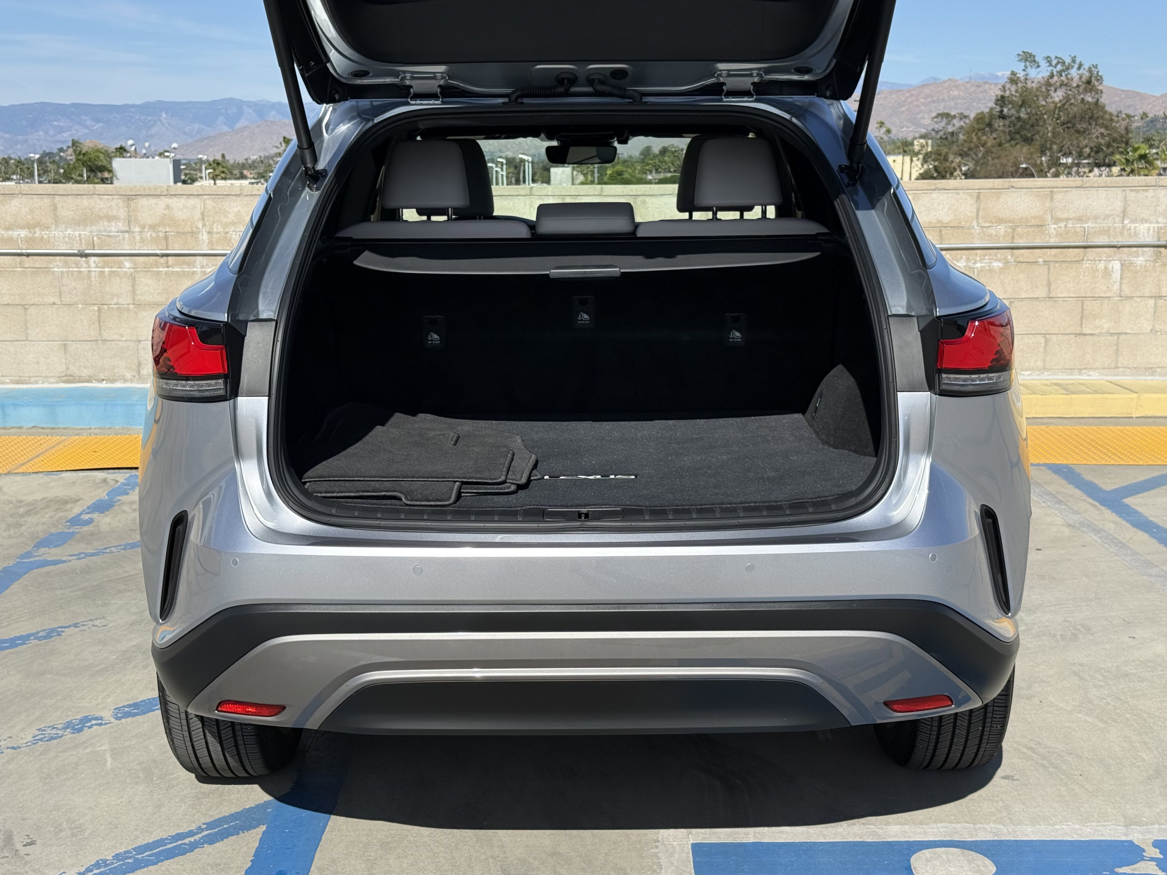 Used 2025 Lexus RX 350h w/ Convenience Package image 13