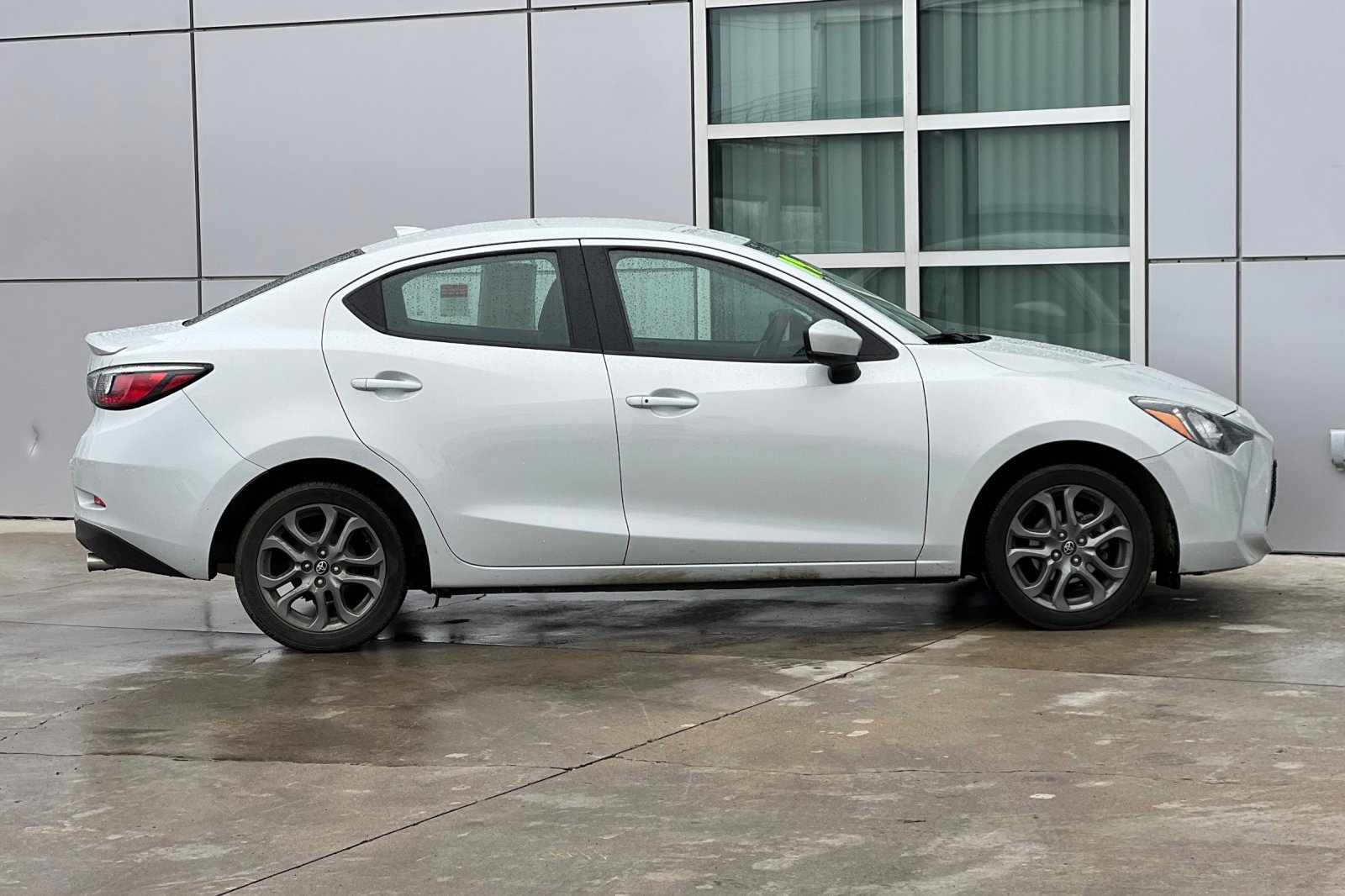 Used 2019 Toyota Yaris LE image 3