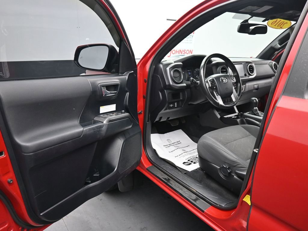 Used 2016 Toyota Tacoma TRD Off-Road w/ Premium & Technology Package image 15