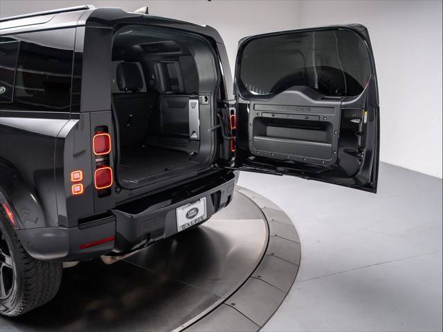 Used 2023 Land Rover Defender 110 SE AWD/4WD image 28