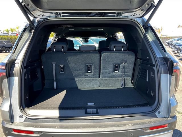 New 2026 Chevrolet Traverse LT w/ Driver Confidence Package FWD image 16