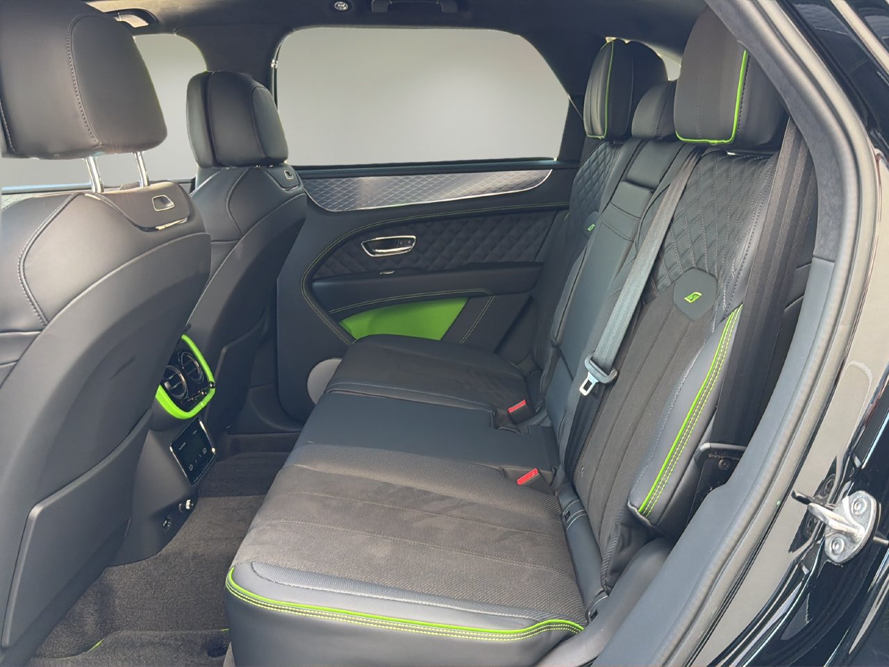 Used 2025 Bentley Bentayga AWD/4WD image 15
