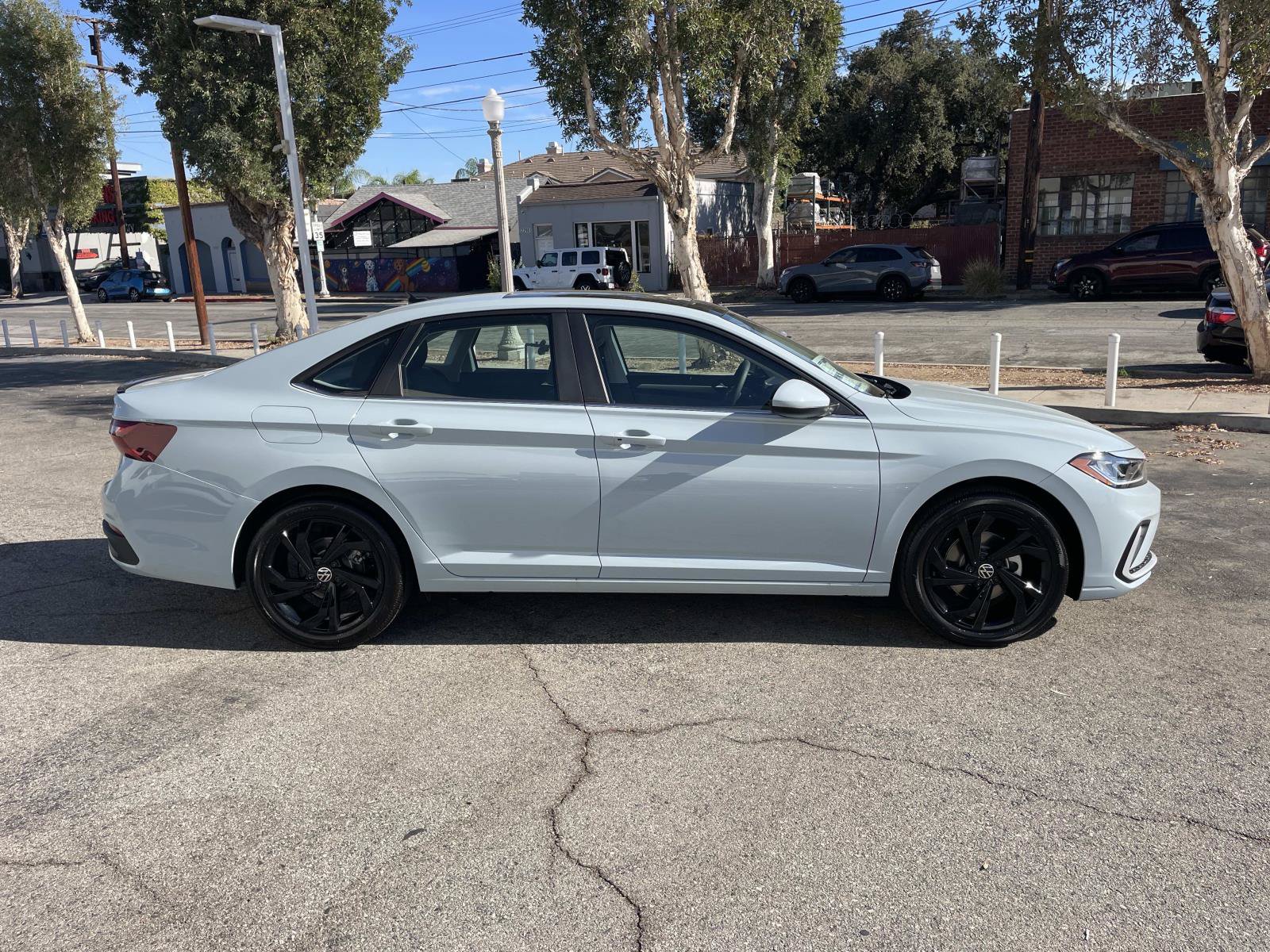 New 2027 Volkswagen Jetta SE FWD image 3