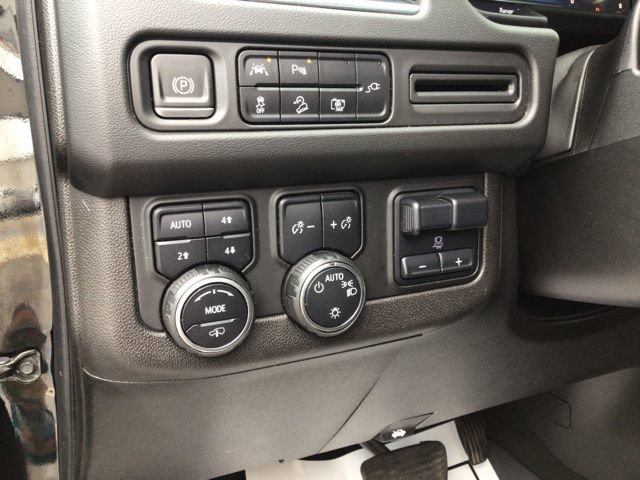 Used 2022 Chevrolet Tahoe Z71 w/ Z71 Off-Road Package AWD/4WD image 11
