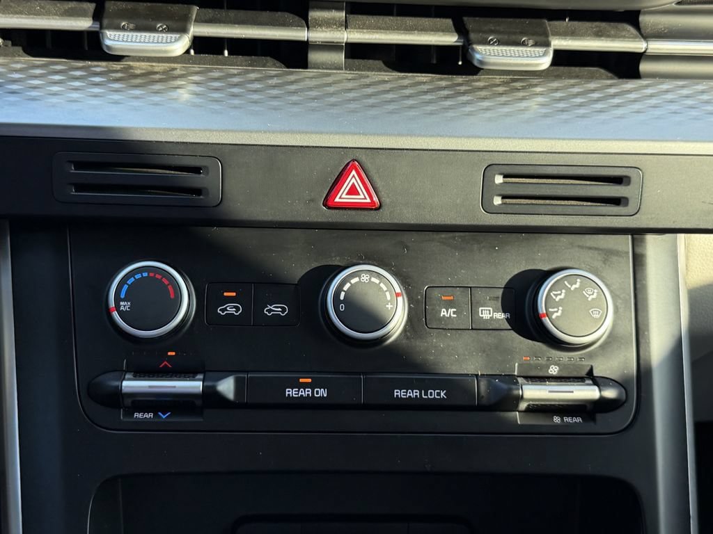 Certified 2024 Kia Carnival LX FWD image 21