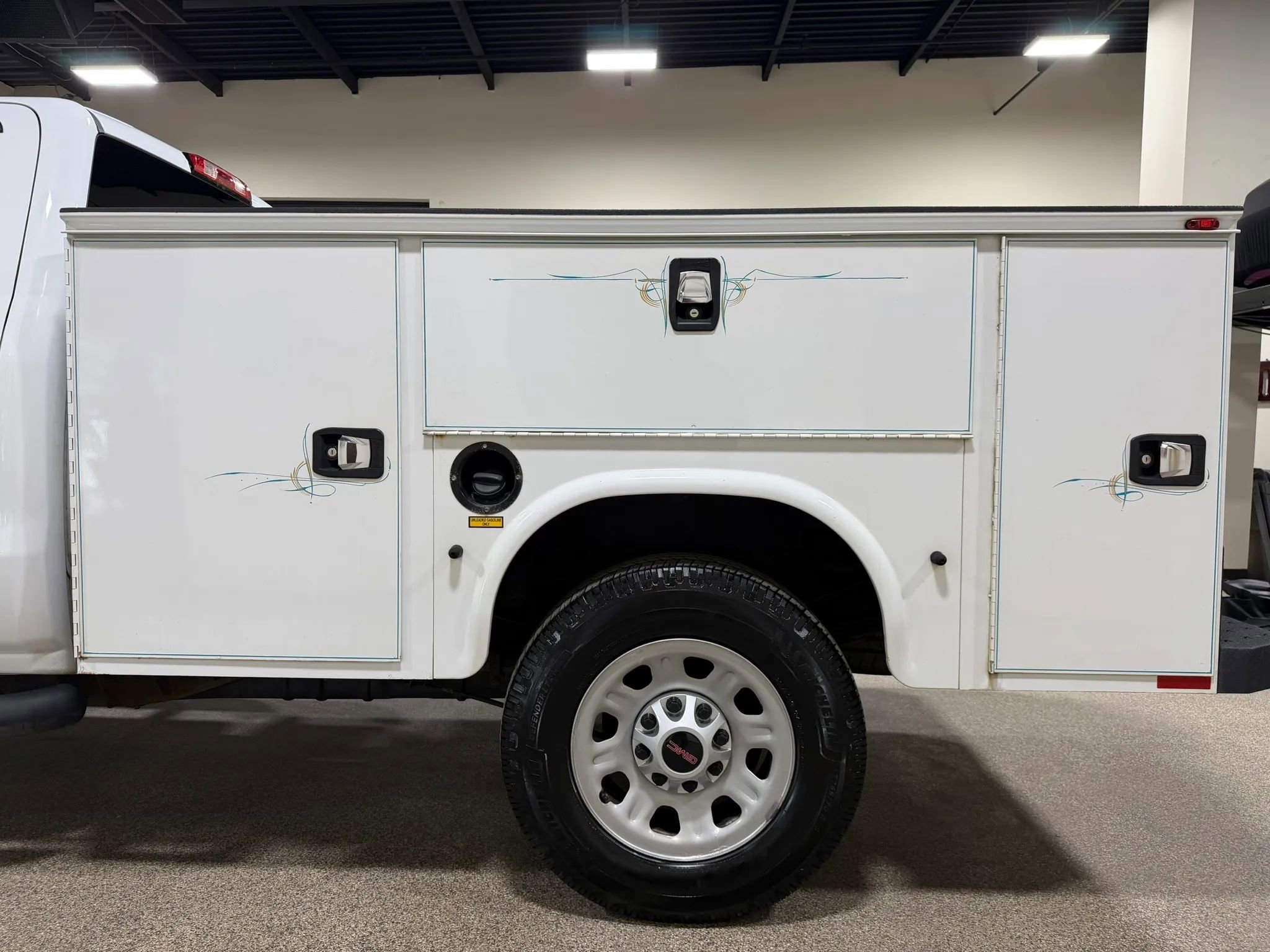 Used 2017 GMC Sierra 3500 4x4 Crew Cab w/ Snow Plow Prep Package image 22