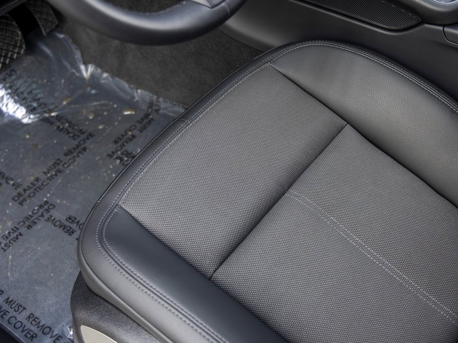 Certified 2025 Porsche Macan image 30