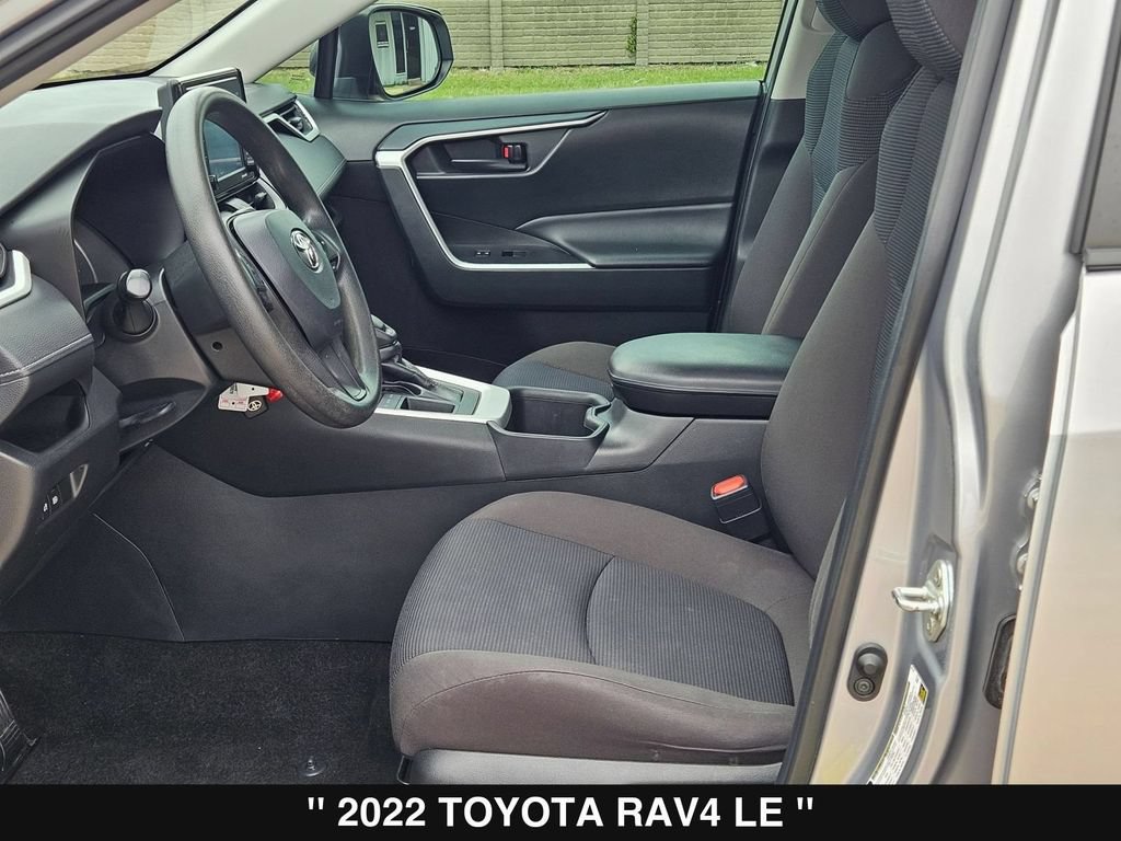 Used 2022 Toyota RAV4 LE FWD image 11