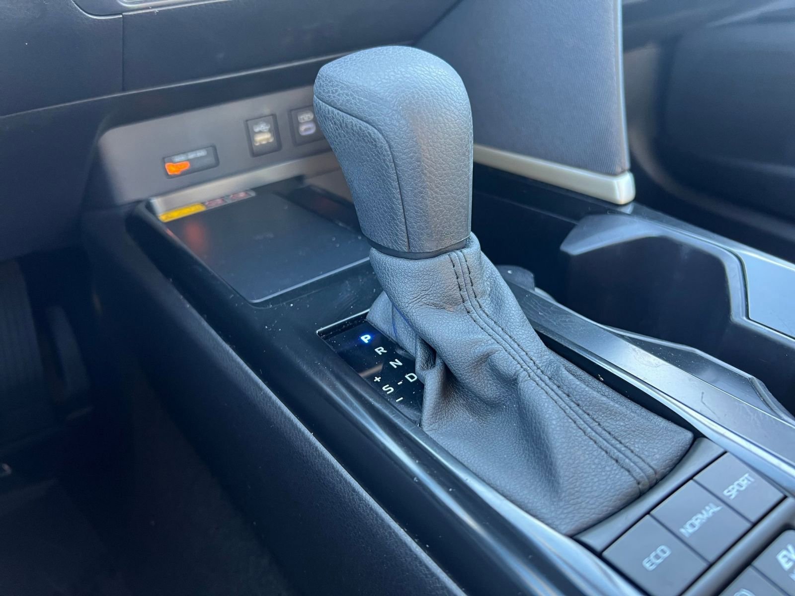 Used 2025 Toyota Camry LE image 40