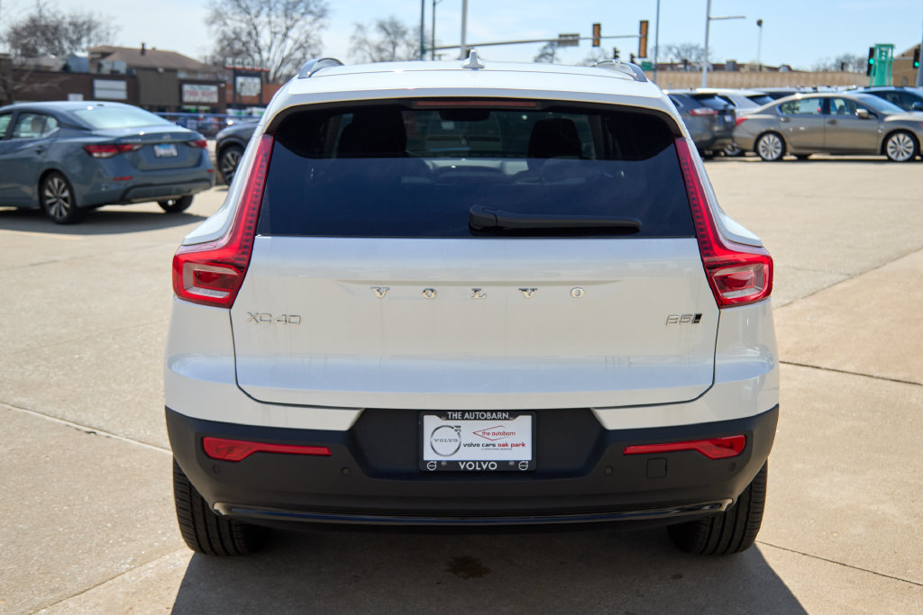 New 2026 Volvo XC40 B5 Core w/ Climate Package AWD/4WD image 8