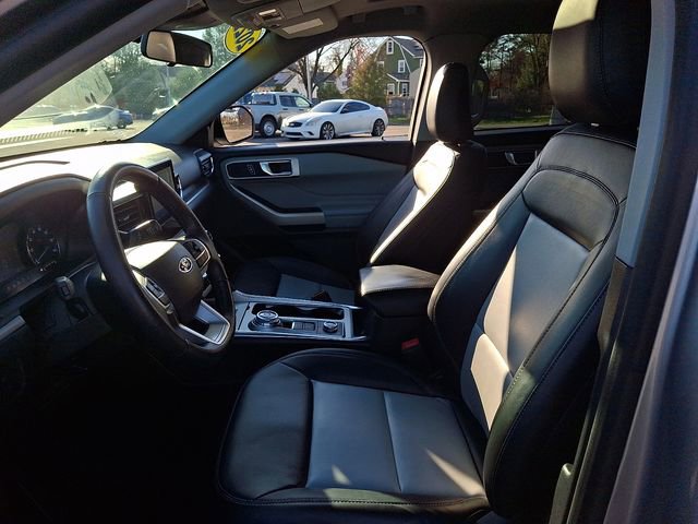 Certified 2022 Ford Explorer XLT w/ Equipment Group 202A AWD/4WD image 13