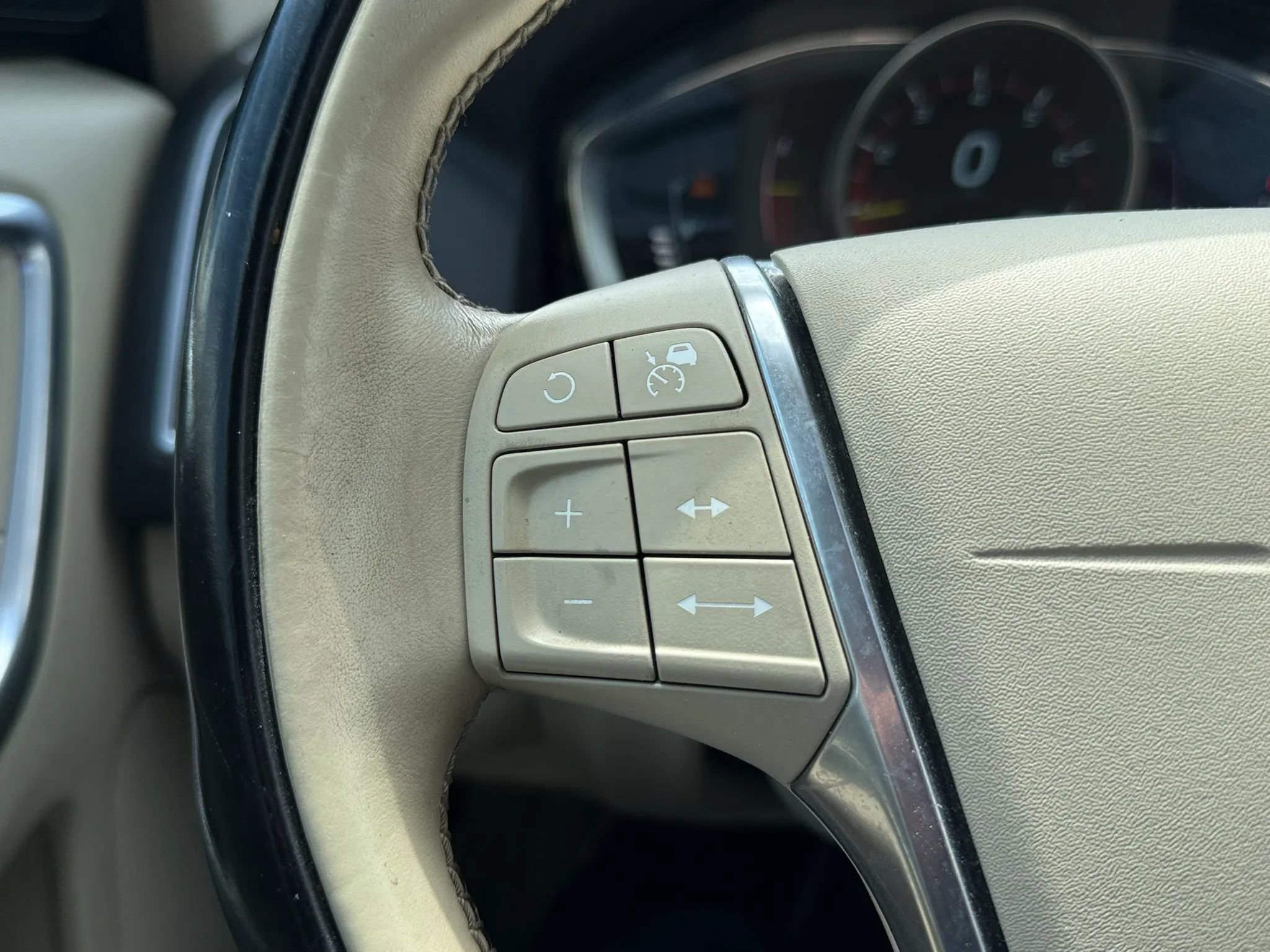 Used 2015 Volvo XC60 T5 Platinum FWD image 28