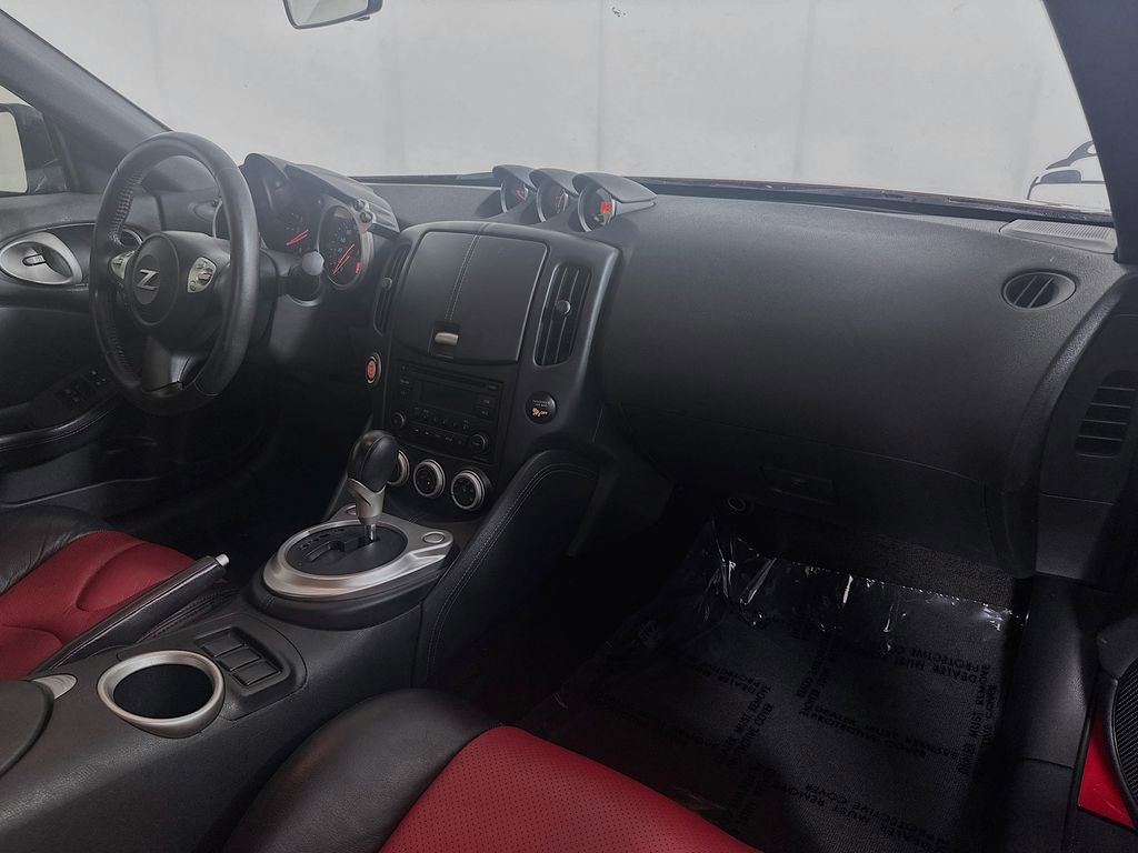 Used 2016 Nissan 370Z Coupe RWD image 28