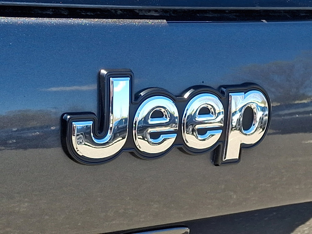 Used 2015 Jeep Cherokee Latitude w/ Comfort/Convenience Group image 17