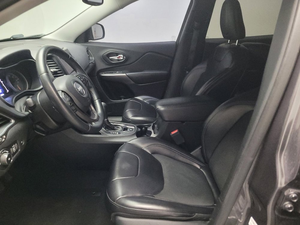 Used 2019 Jeep Cherokee Latitude Plus w/ Comfort/Convenience Group image 17