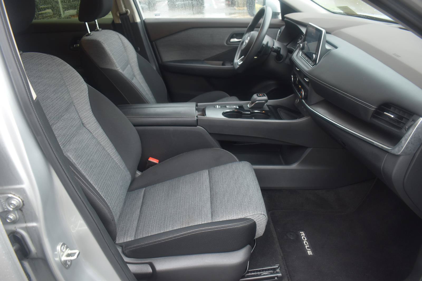 Used 2023 Nissan Rogue SV FWD image 59