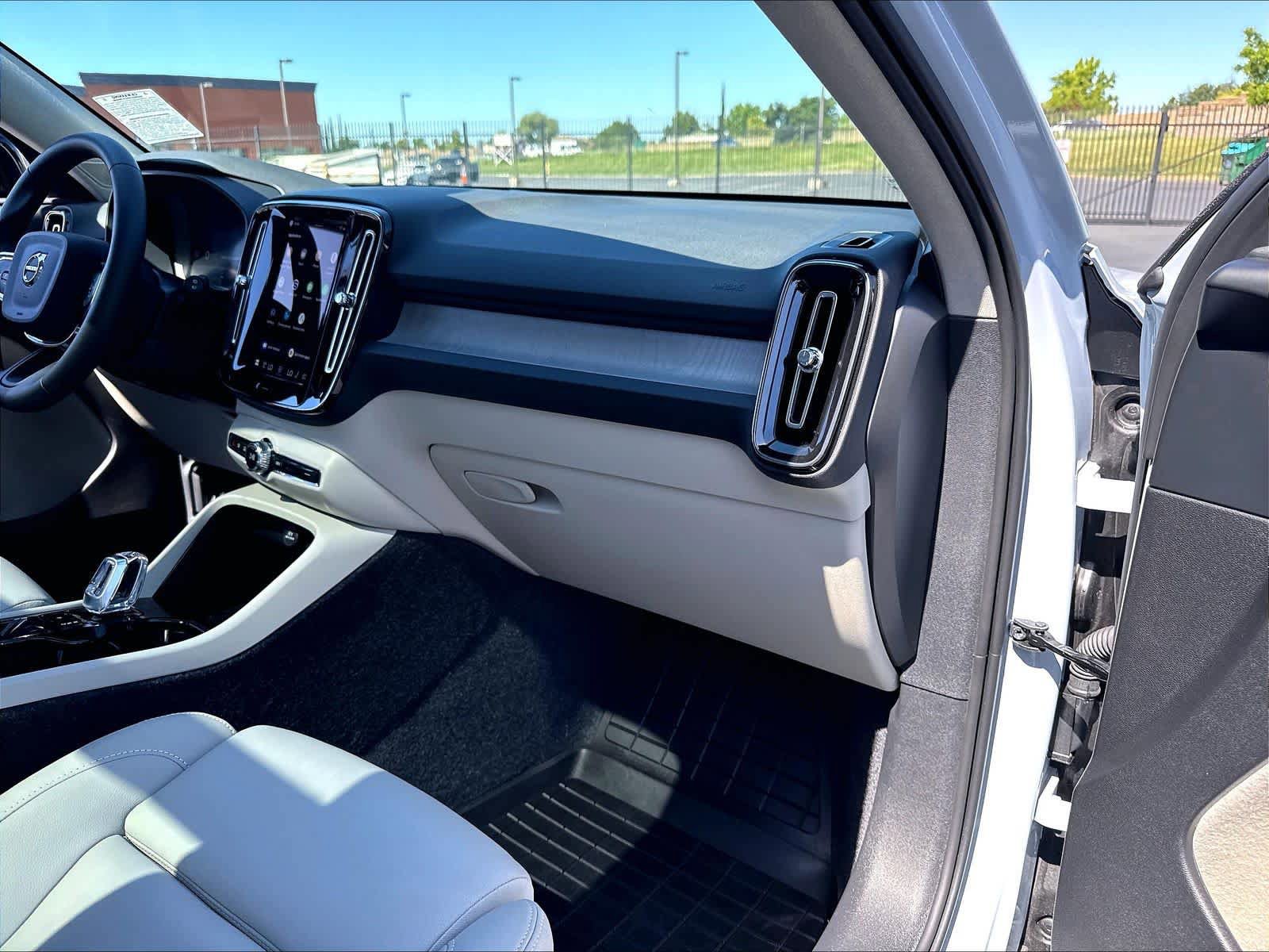 Used 2026 Volvo XC40 B5 Plus w/ Protection Package Premier AWD/4WD image 19