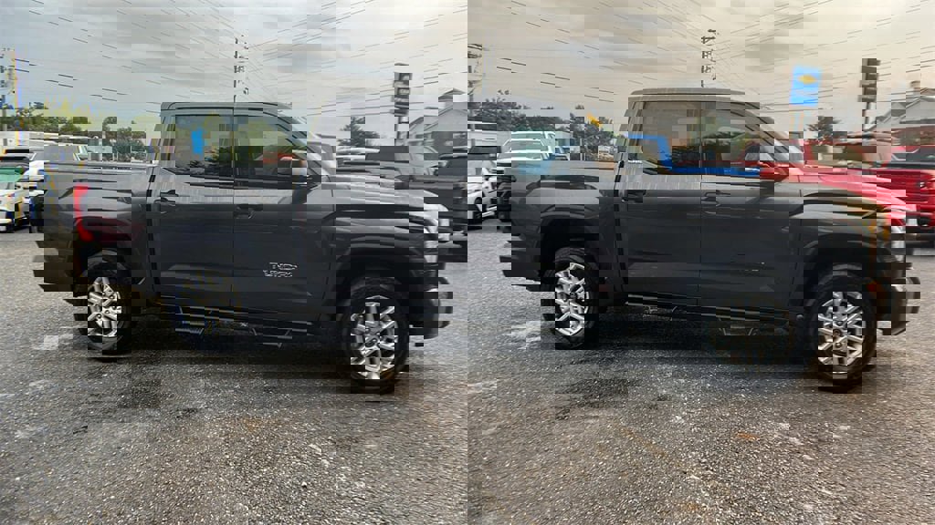 Used 2022 Toyota Tundra SR5 image 4