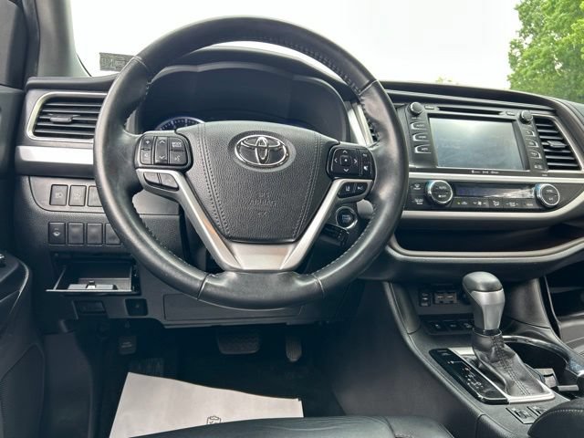 Used 2019 Toyota Highlander XLE AWD/4WD image 38
