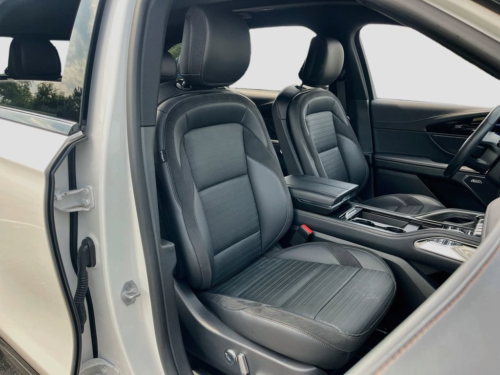 Used 2025 Lincoln Nautilus Reserve w/ Jet Appearance Package AWD/4WD image 30