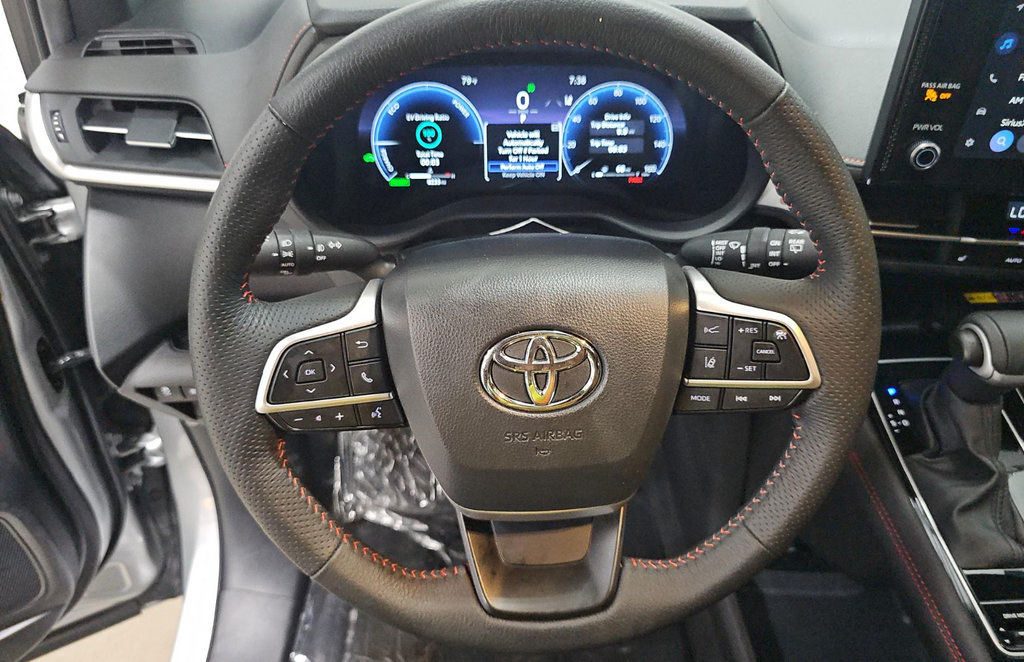 Used 2025 Toyota Sienna XSE FWD image 8