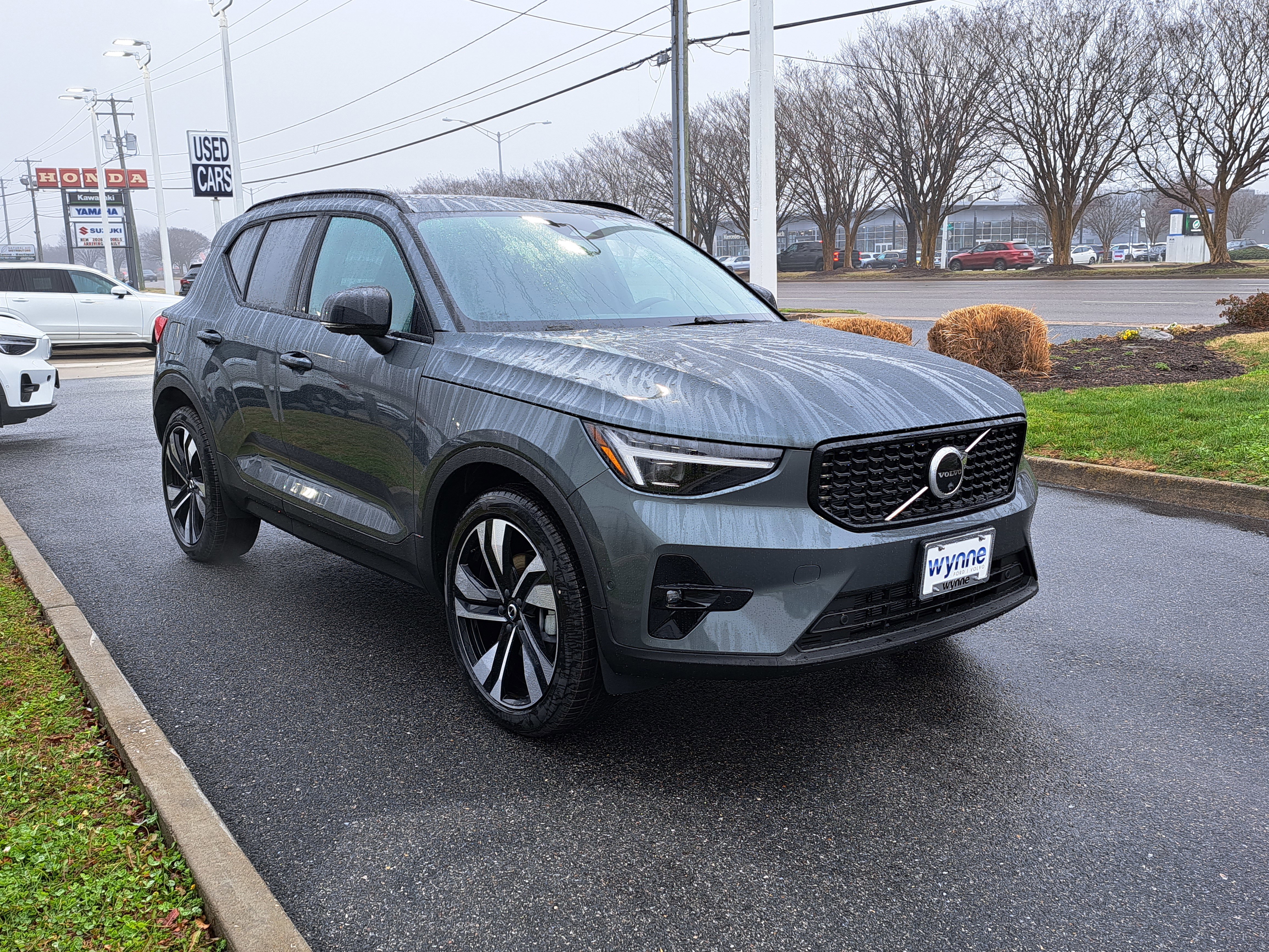 New 2026 Volvo XC40 B5 Plus w/ Climate Package image 2