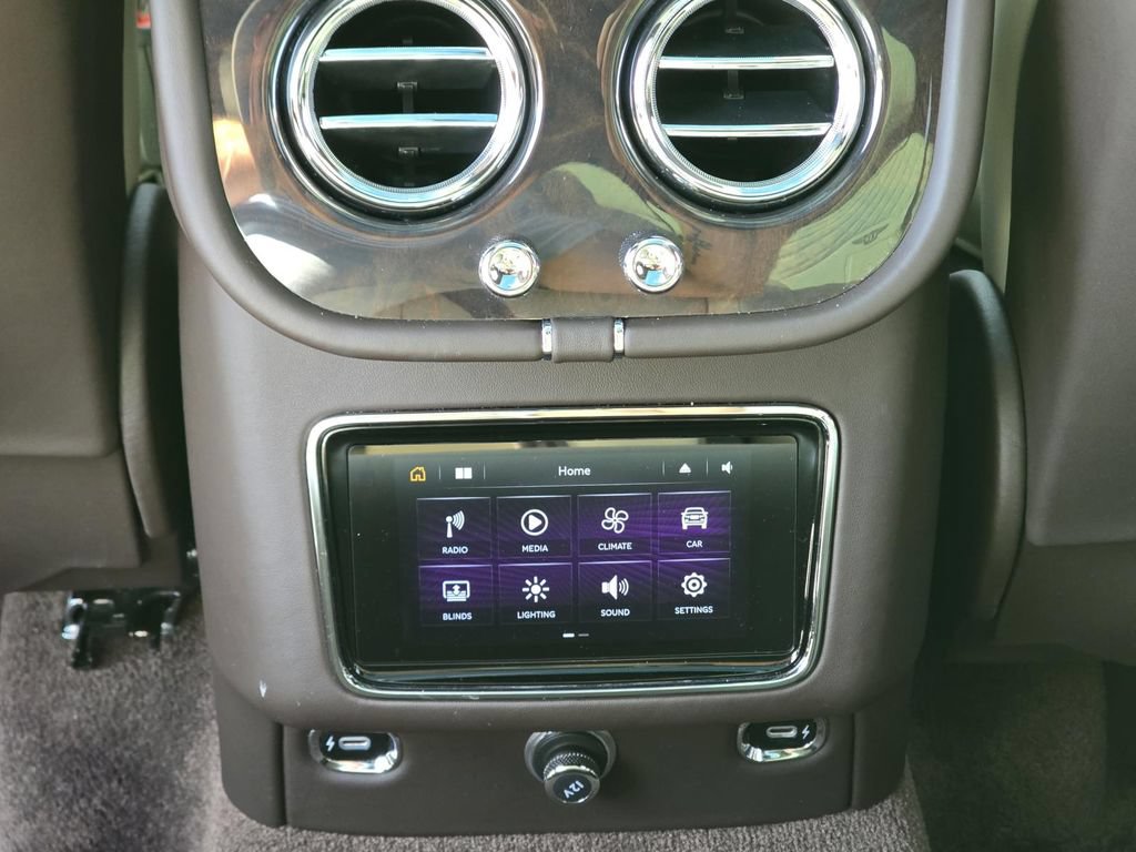 Used 2022 Bentley Bentayga AWD/4WD image 14