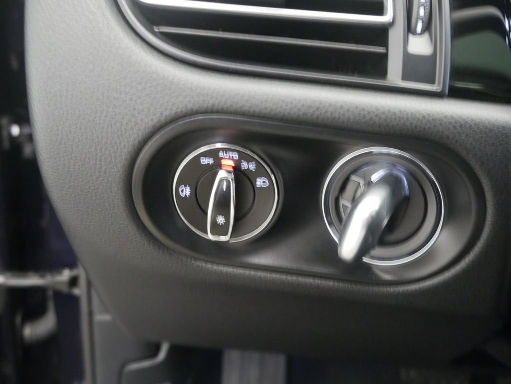 Certified 2023 Porsche Macan image 41