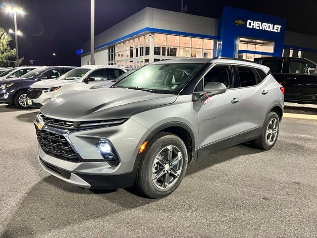 Used 2024 Chevrolet Blazer LT w/ Convenience Package FWD image 2