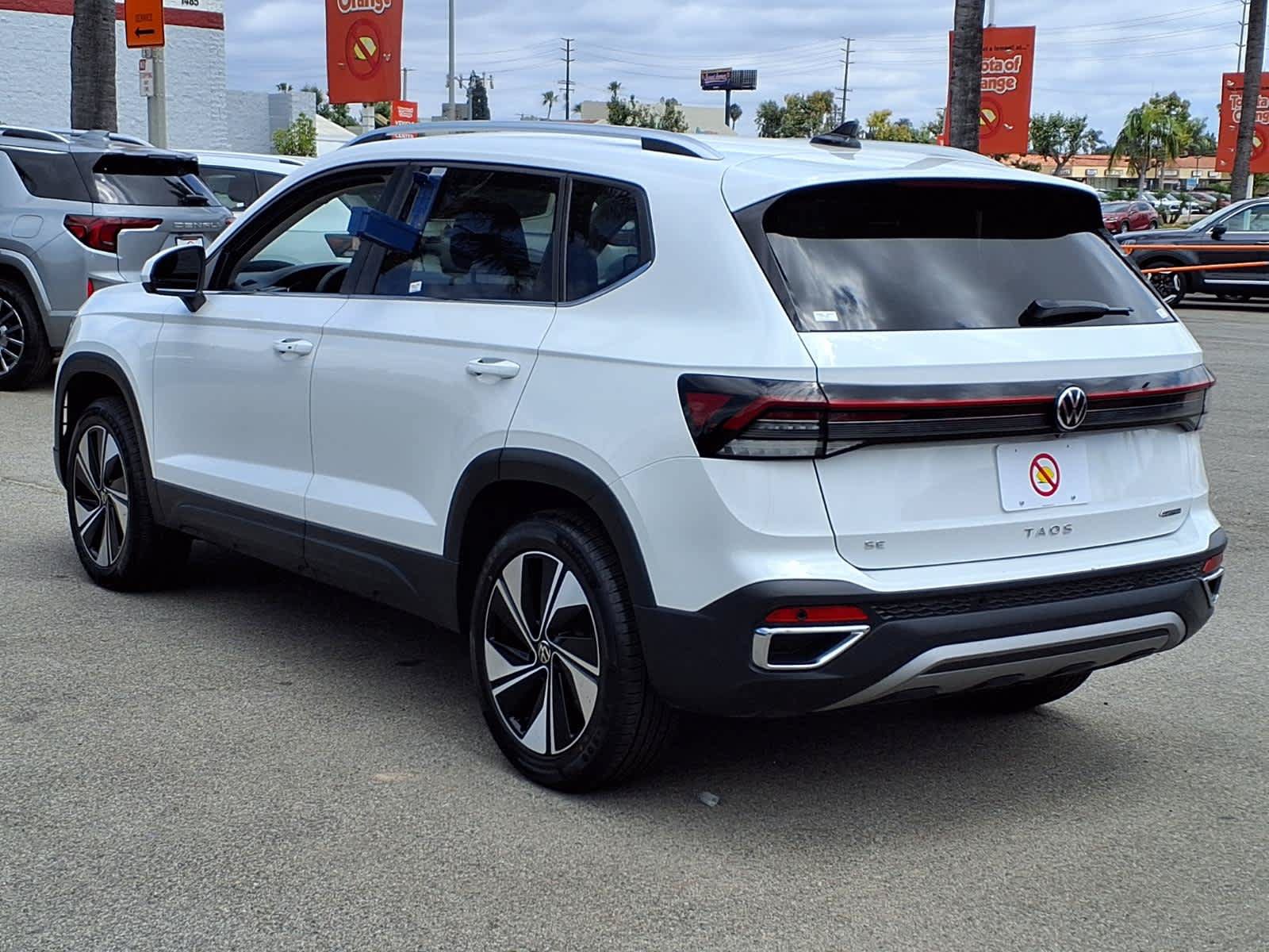 Used 2025 Volkswagen Taos SE AWD/4WD image 4