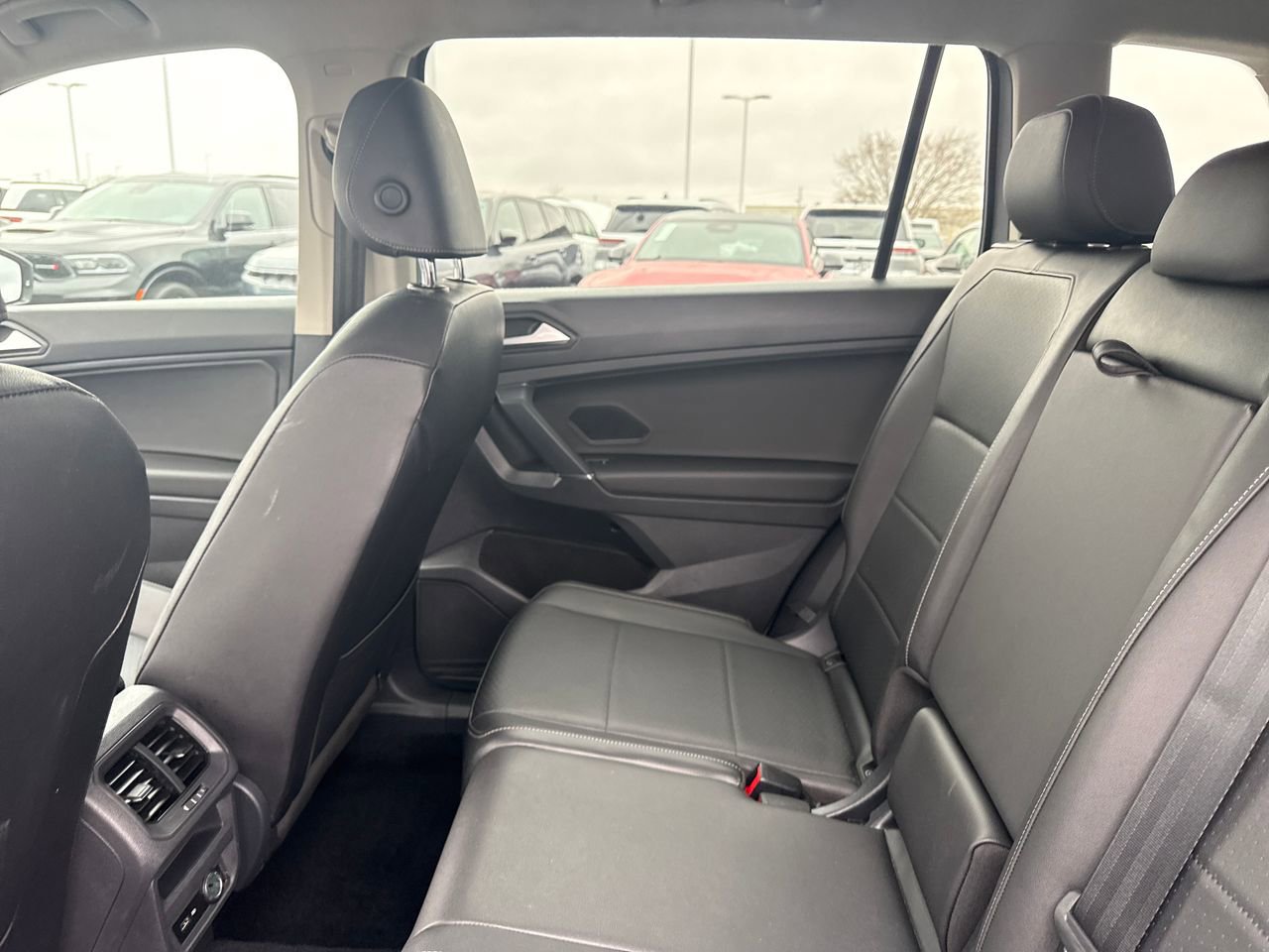 Used 2020 Volkswagen Tiguan SE image 12