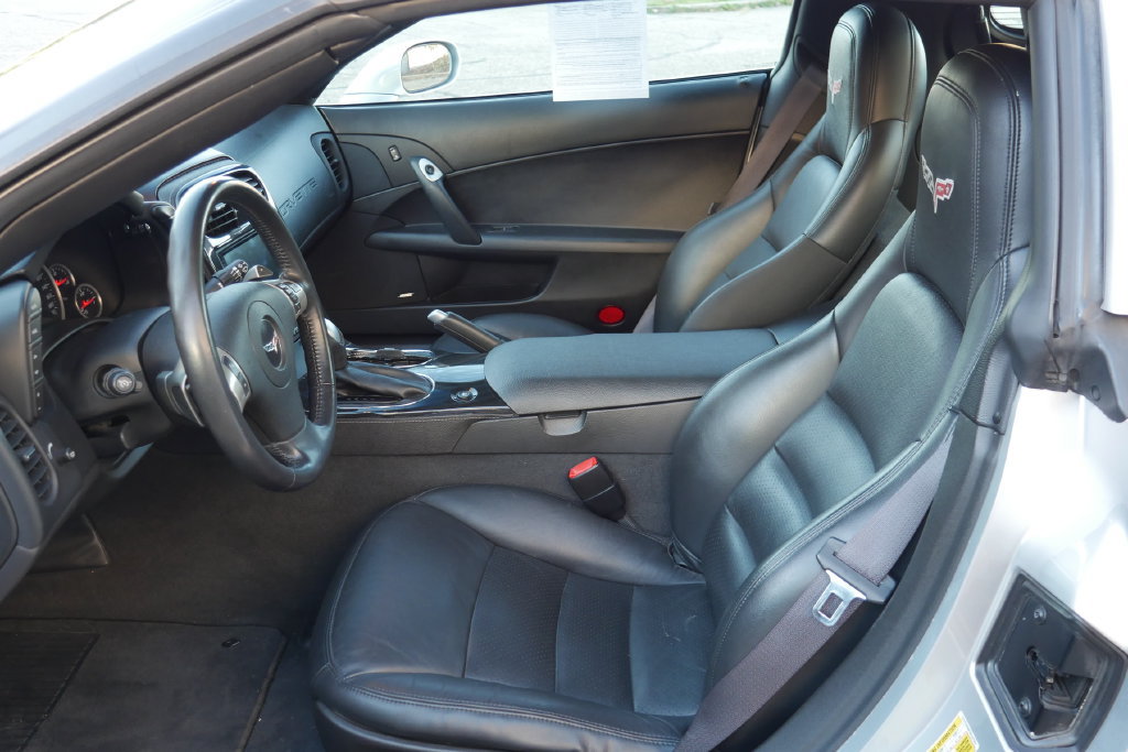 Used 2011 Chevrolet Corvette Coupe w/ Preferred Equipment Group RWD image 12