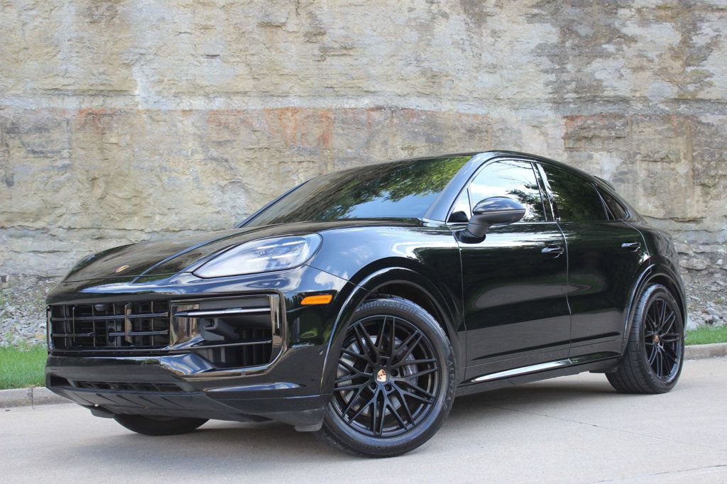 Used 2025 Porsche Cayenne Coupe AWD/4WD image 1