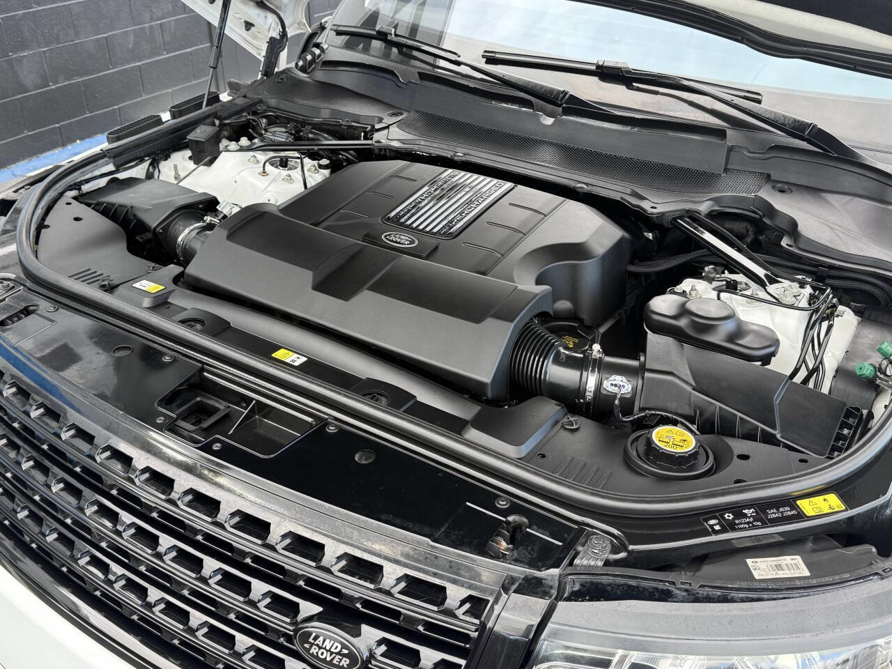 Used 2017 Land Rover Range Rover Long Wheelbase Supercharged image 26