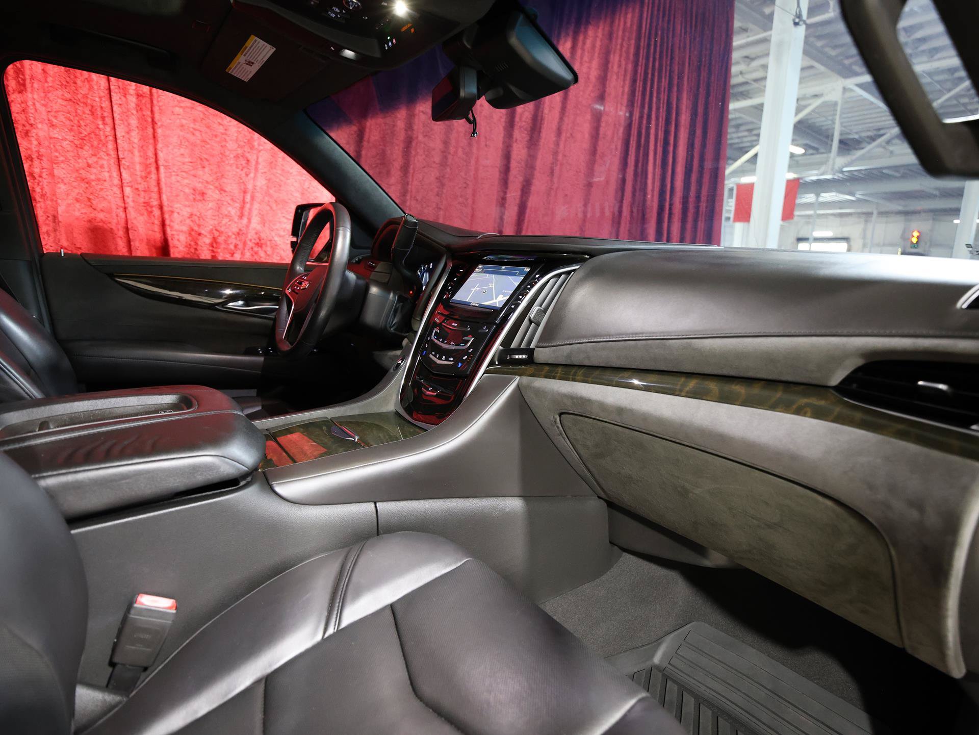 Used 2019 Cadillac Escalade ESV Platinum RWD image 25