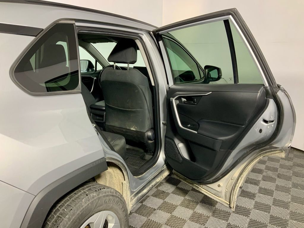 Used 2021 Toyota RAV4 LE image 29