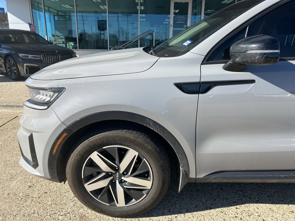 Used 2023 Kia Sorento EX w/ Panoramic Sunroof Package image 2