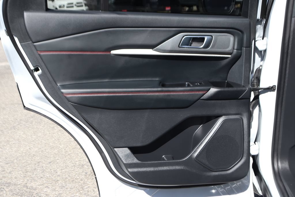 Used 2026 Ford Explorer ST-Line w/ ST-Line Street Pack AWD/4WD image 38